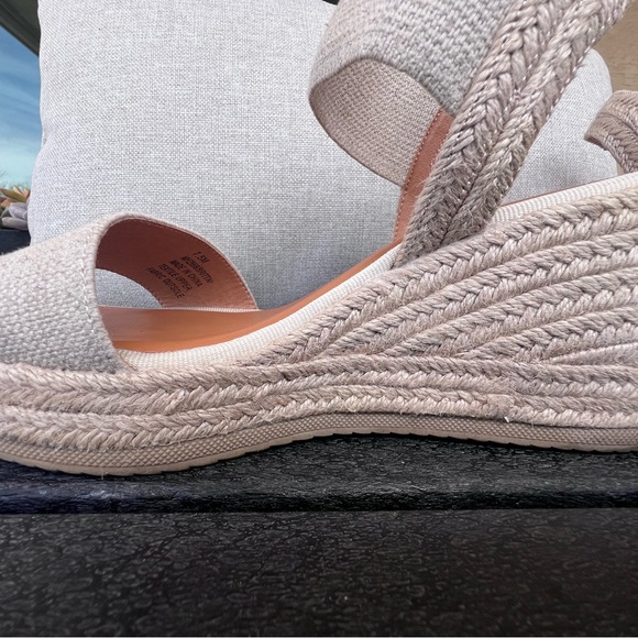 SZ7.5 Mia Cream Brittni Espadrille Wedge Sandals with Wide Straps with elastic. - Picture 12 of 16